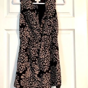 Sleeveless black and tan dress
